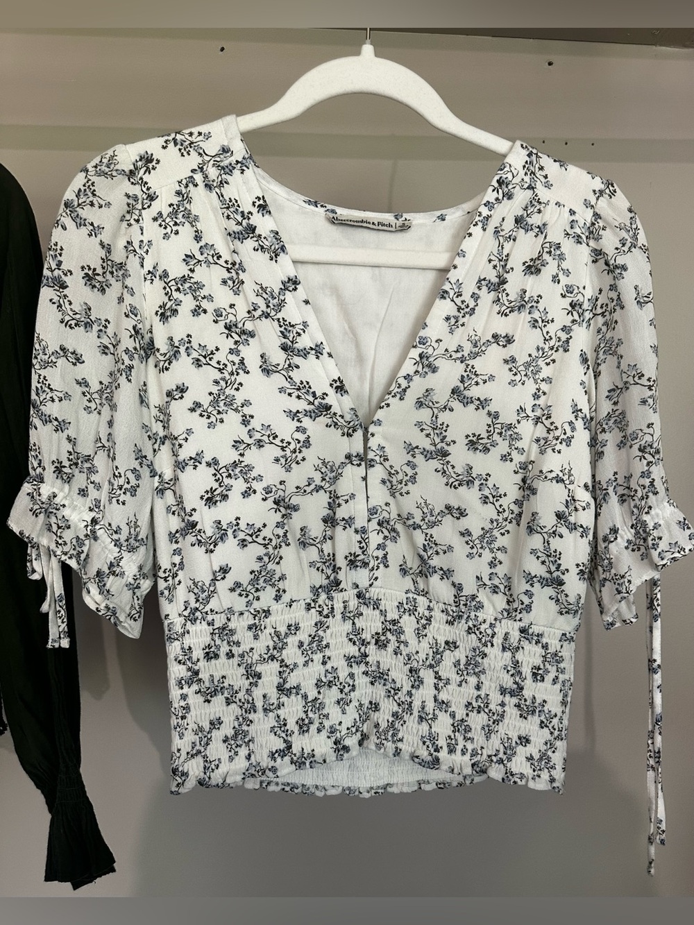 Abercrombie & Fitch White V-Neck Slightly Cropped Top with Black and blue Floral
